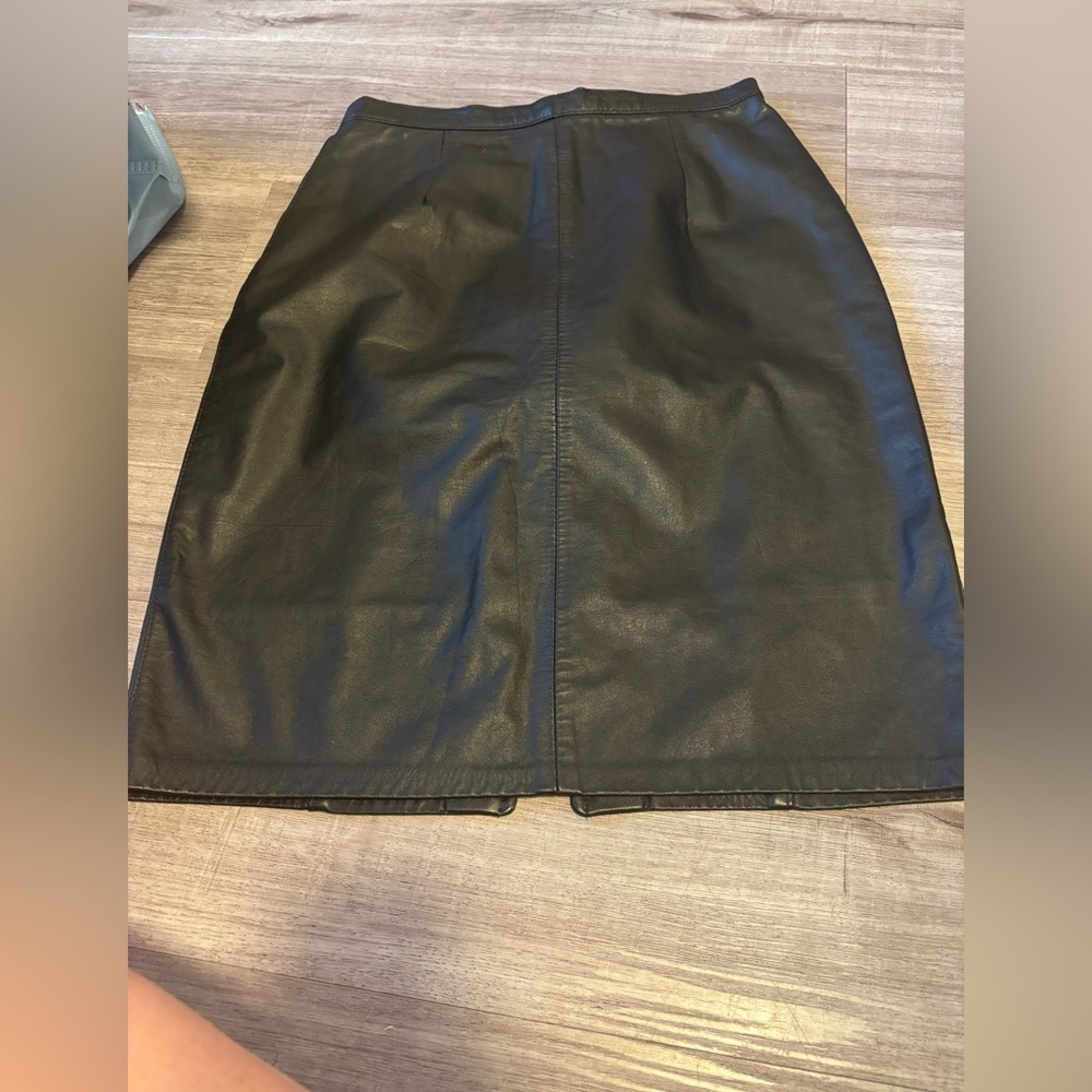 Cosa Nova vintage genuine leather skirt - size 9 (fits small)